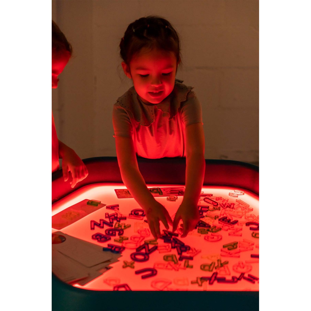 Bandeja sensorial Led Tuff Tray con soporte ajustable - Imagen 11