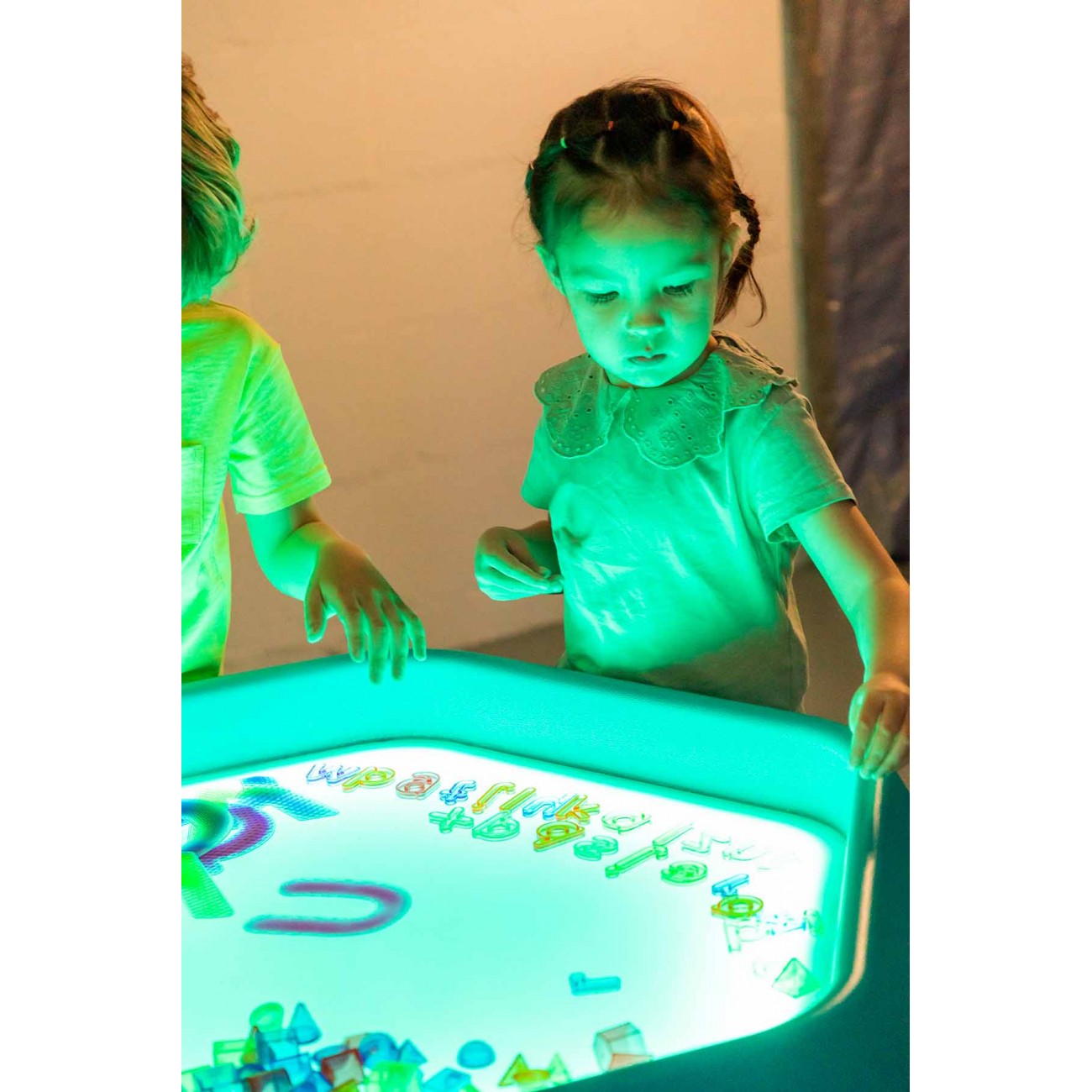 Bandeja sensorial Led Tuff Tray con soporte ajustable - Imagen 5