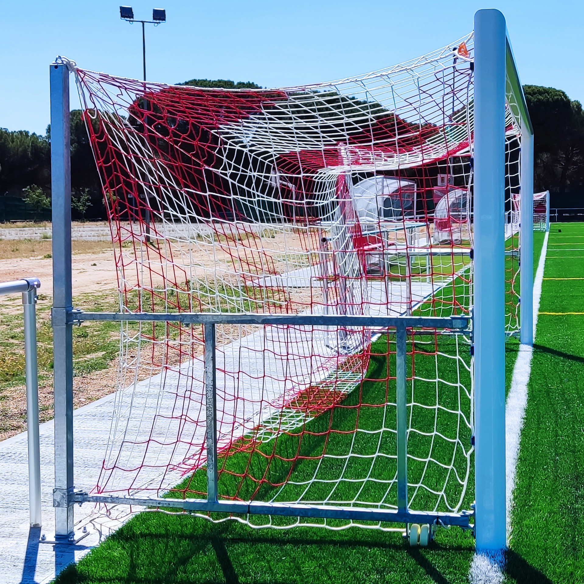 Juego porterías aluminio fútbol 7 120x100 mm abatibles con arquillos galvanizados en caliente - Imagen 5