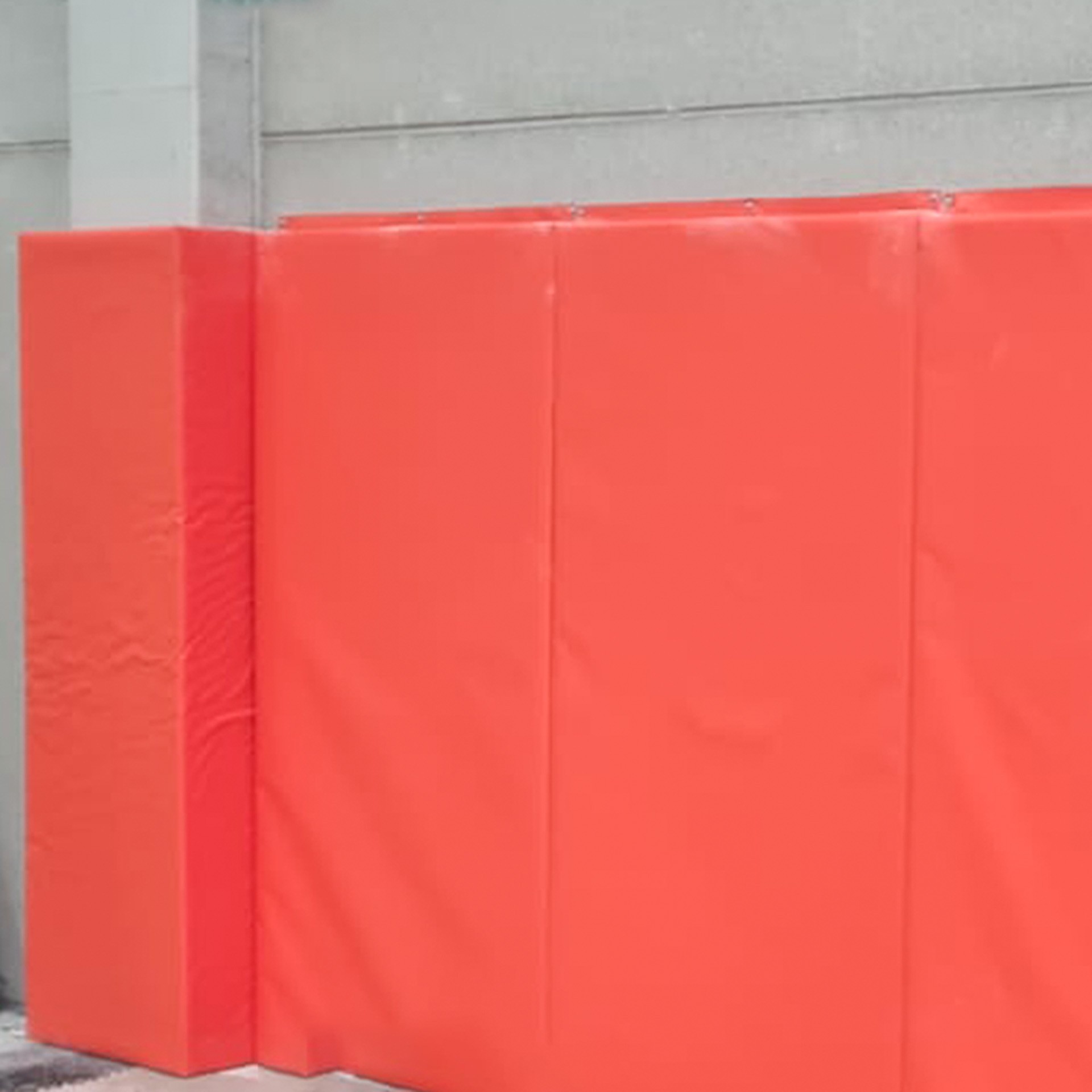 Metro lineal de panel tapizado con lona para proteccion de 2m altura y grosor 60mm - Imagen 2