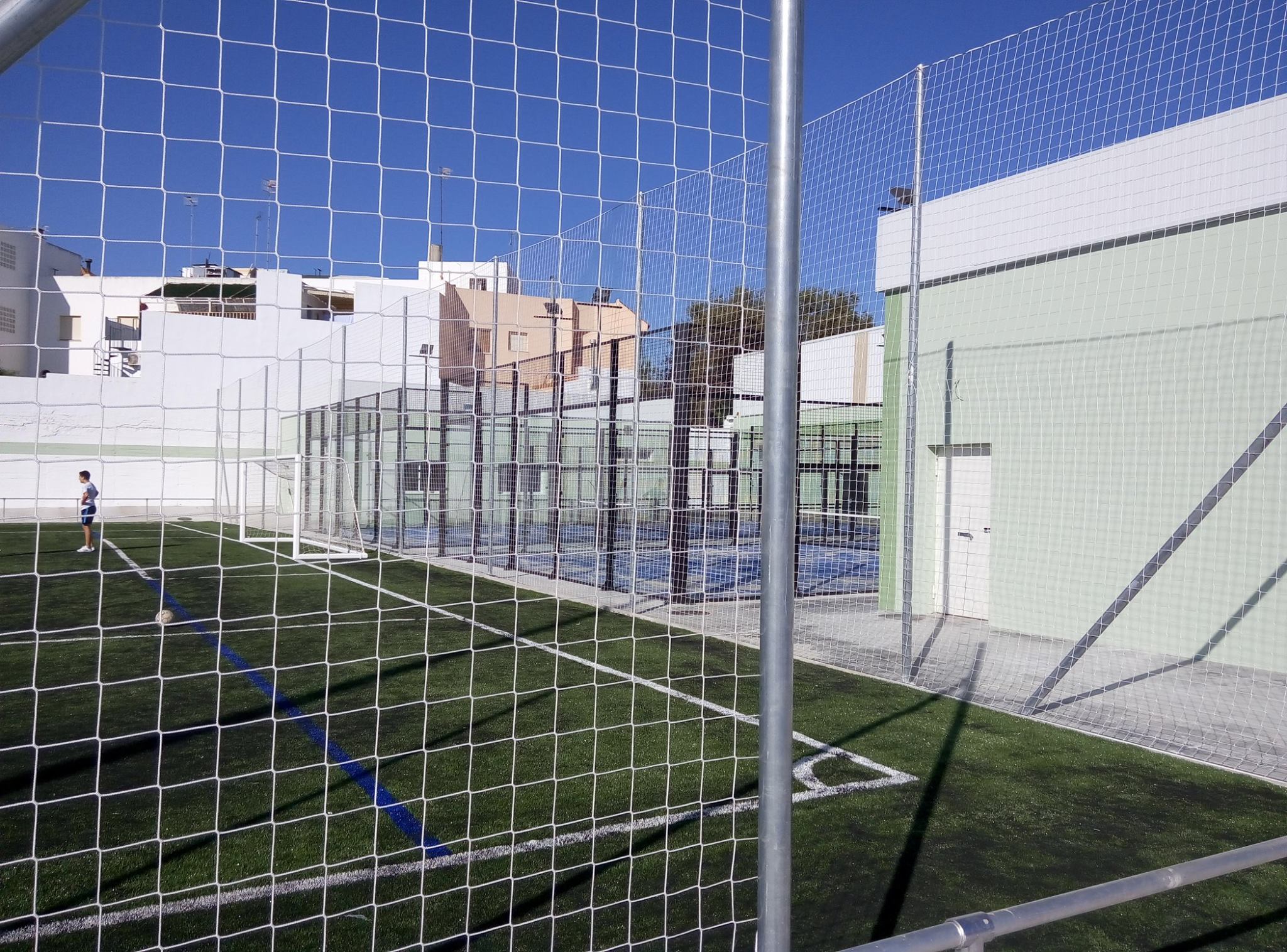 Poste metálico galvanizado 7m para red protección sin botes - Imagen 2