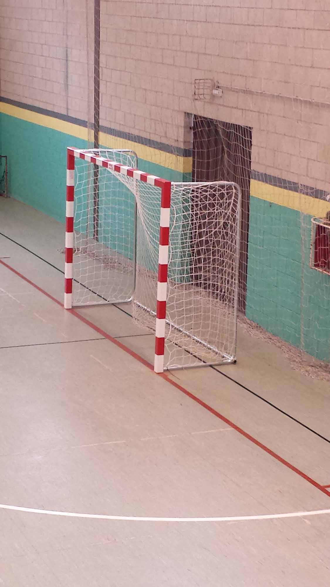 Juego porterías aluminio balonmano-fútbol sala 80x80 trasladables con base tubo redondo - Imagen 4
